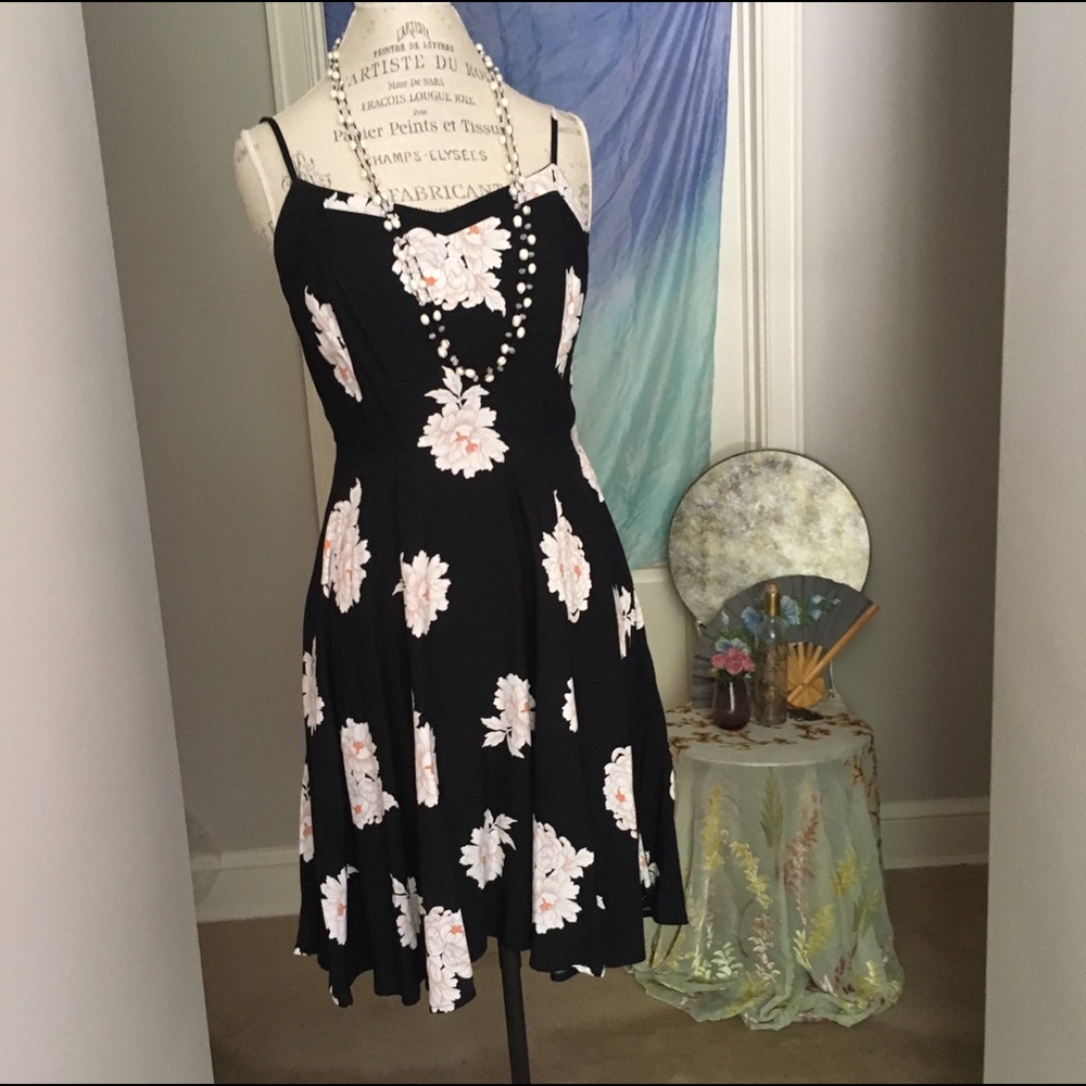 🚫Donated🌪🚫🎉HP🎉 Black Floral Sundress 🌸