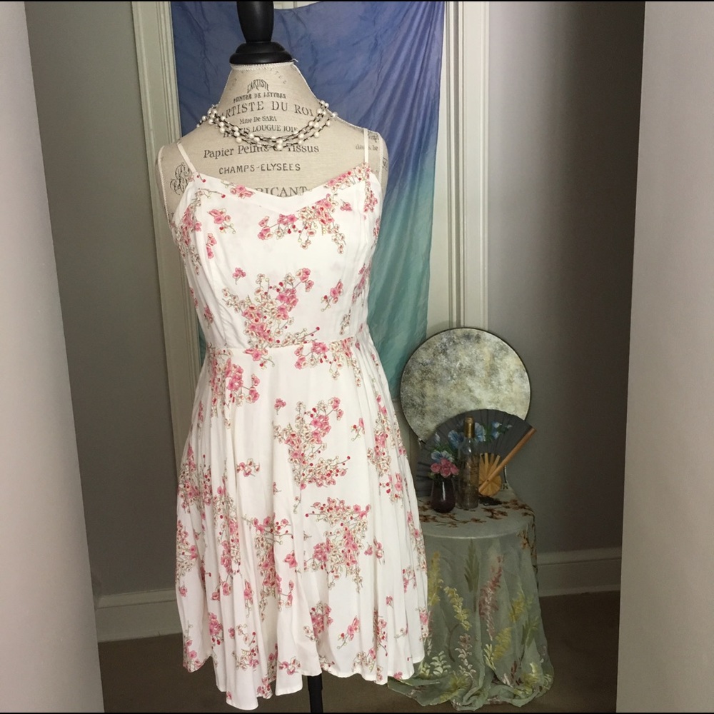 🚫Donated🌪🚫White Floral Sundress 🌺