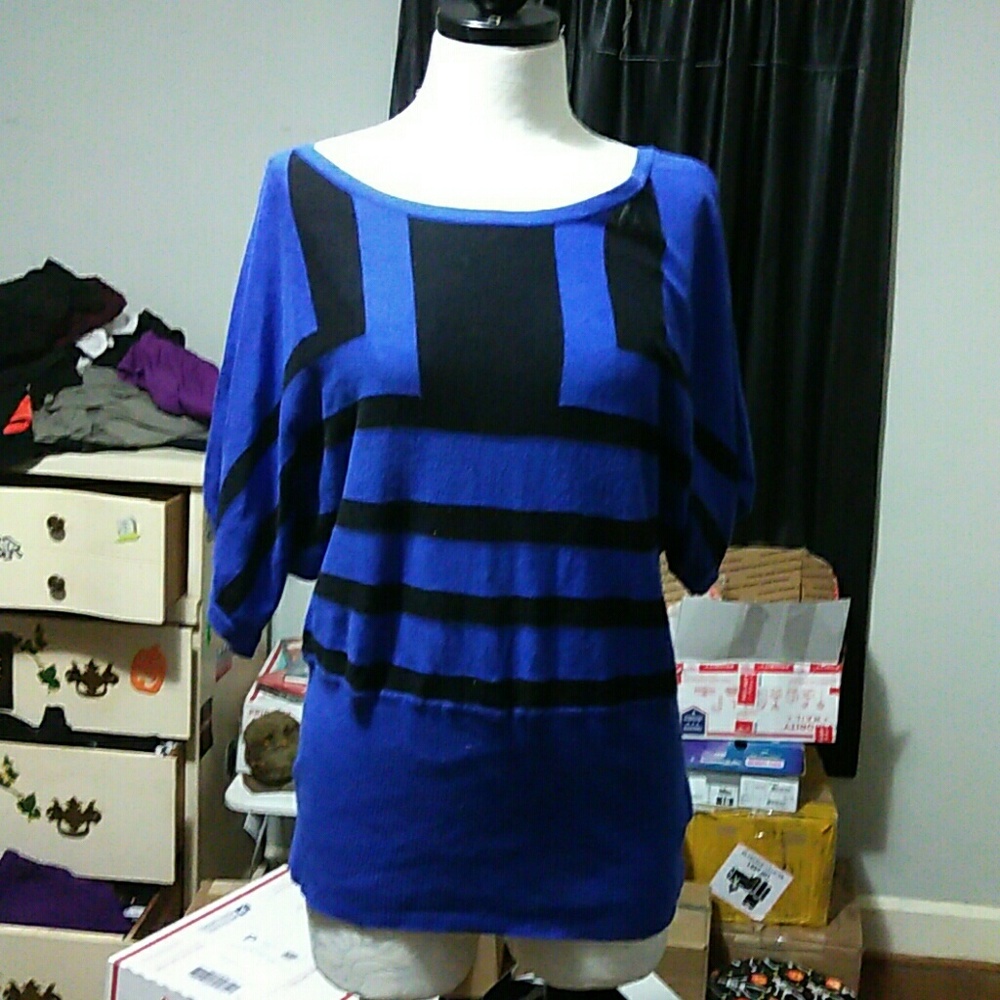 Blue&Black accent striped 1/2 sleeve sweater top