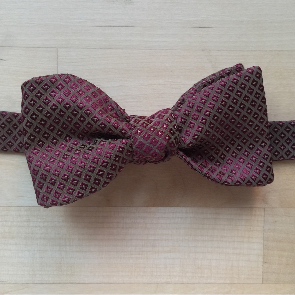 4.6/5.0 Vintage Silk Bowtie - Excellent Condition