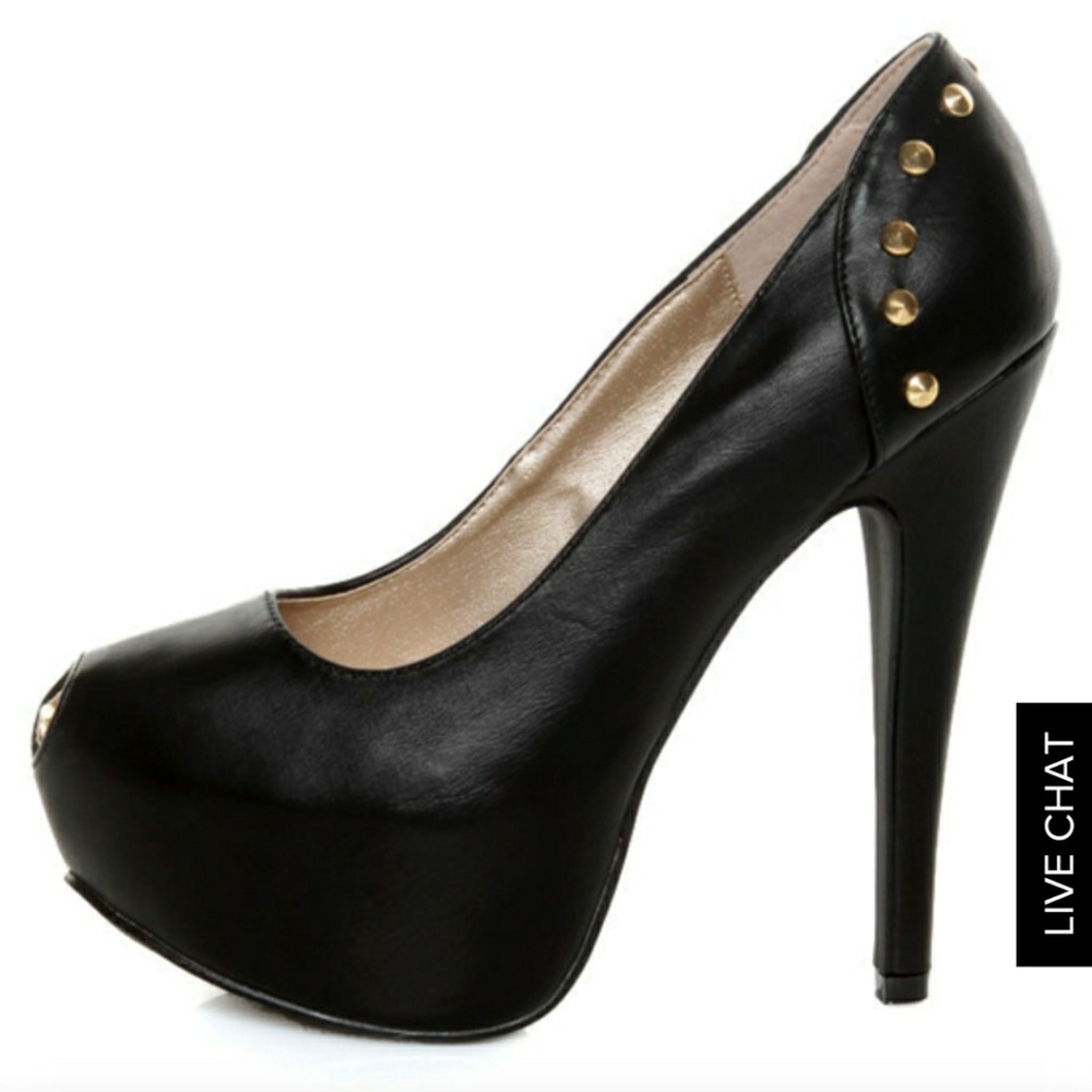 Super cute black flats also in brown