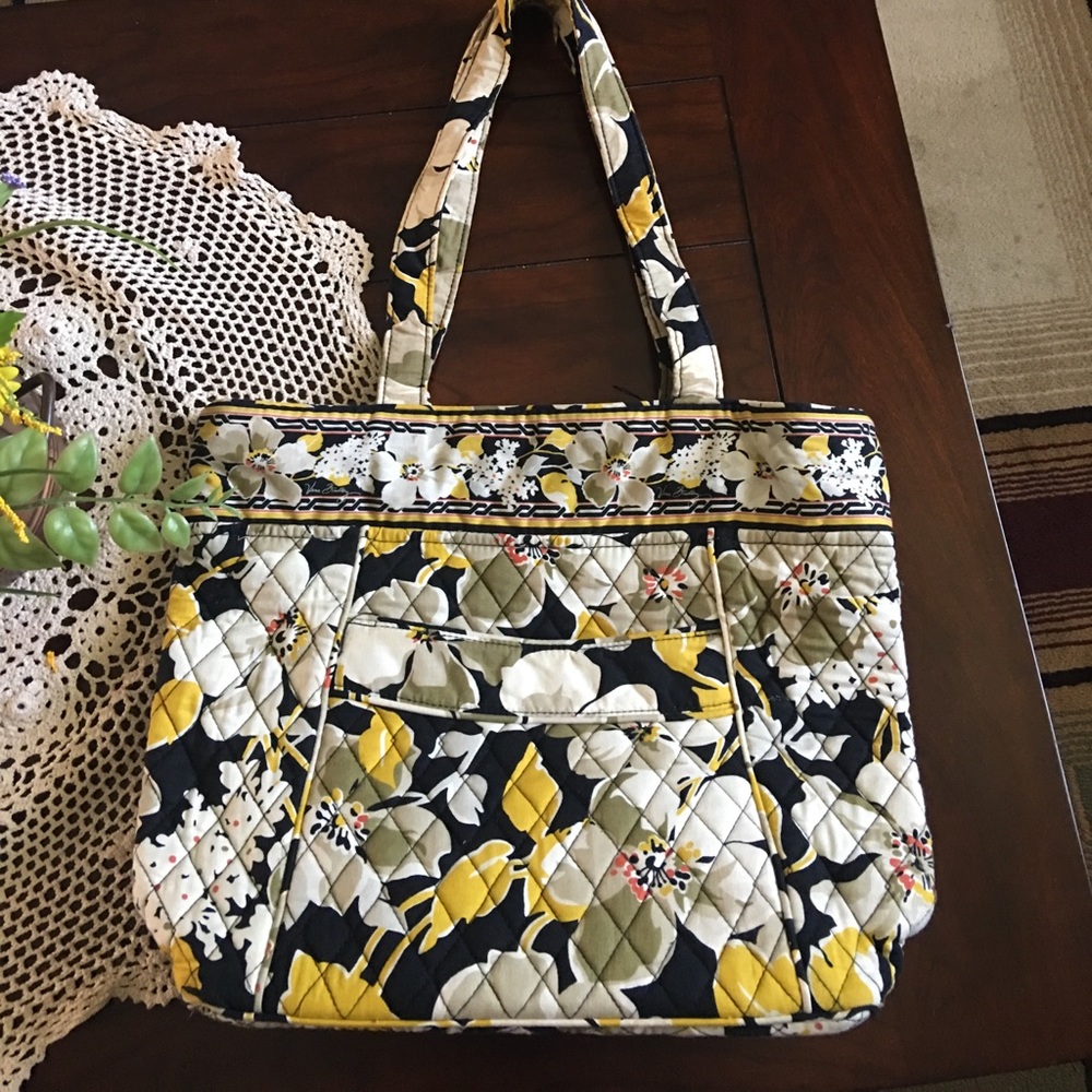 Vera Bradley retired Dogwood bag!