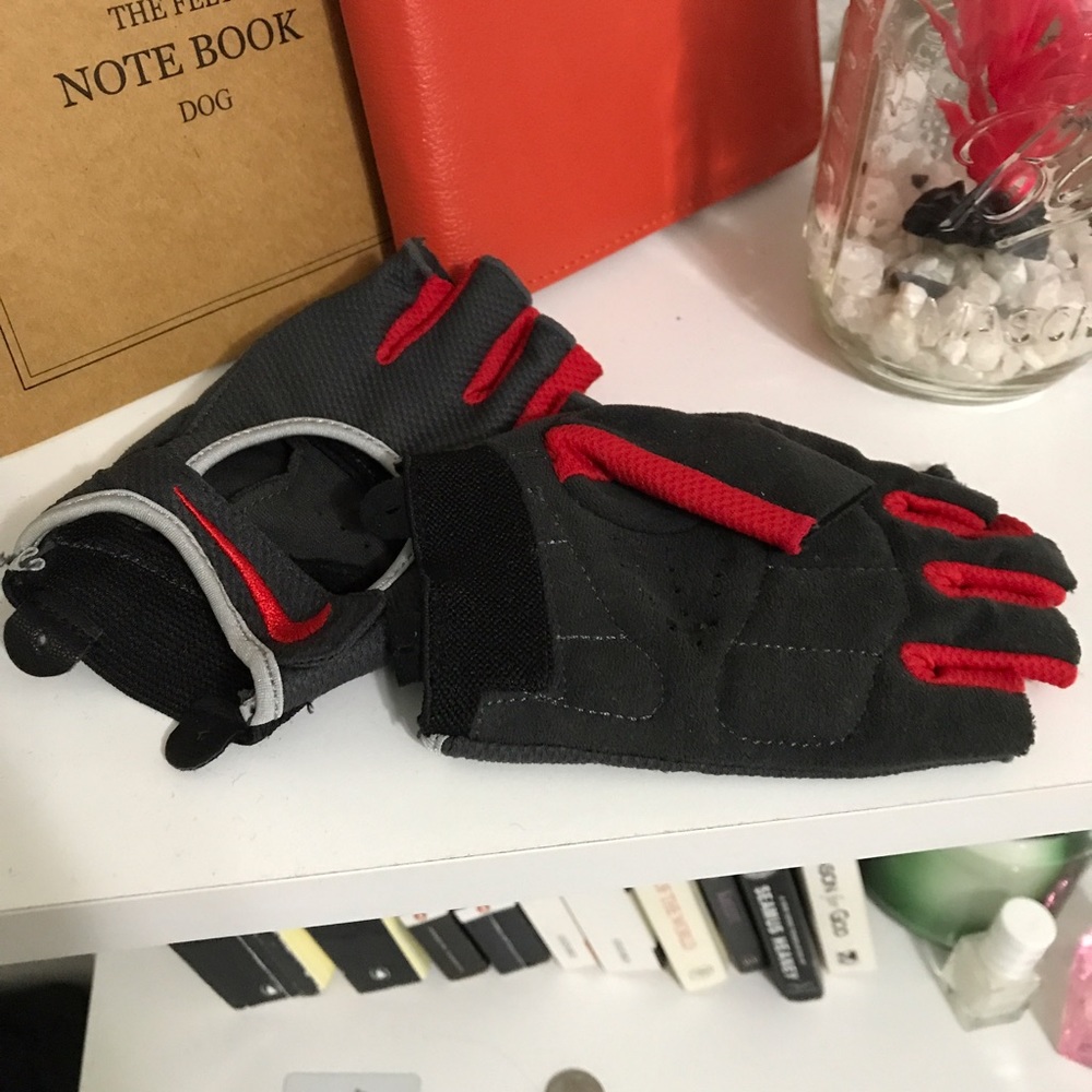 NIKE Medium Fingerless Training Gloves NWOT