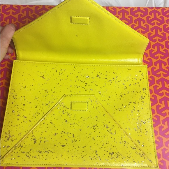 ⁉️ SOLD ⁉️ TORY BURCH Neon Yellow Clutch - Picture 5 of 8