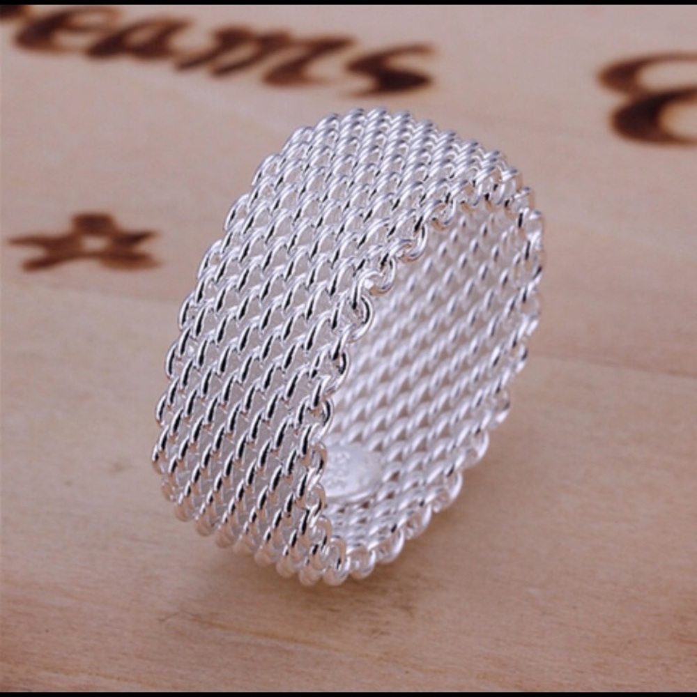 Woven mesh ring