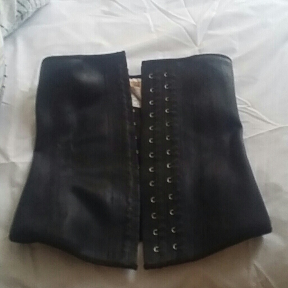 Ann chery latex waist trainer