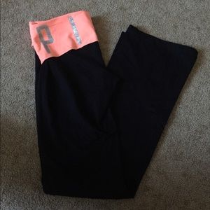 🎉sale🎉 (3/$15) vs pink bootcut yoga pants