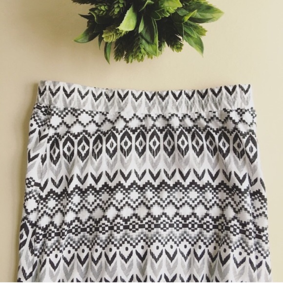 Geometric print maxi skirt with side slit - Picture 1 of 4