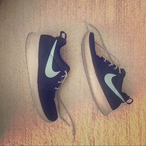 Nike roshes sz 7