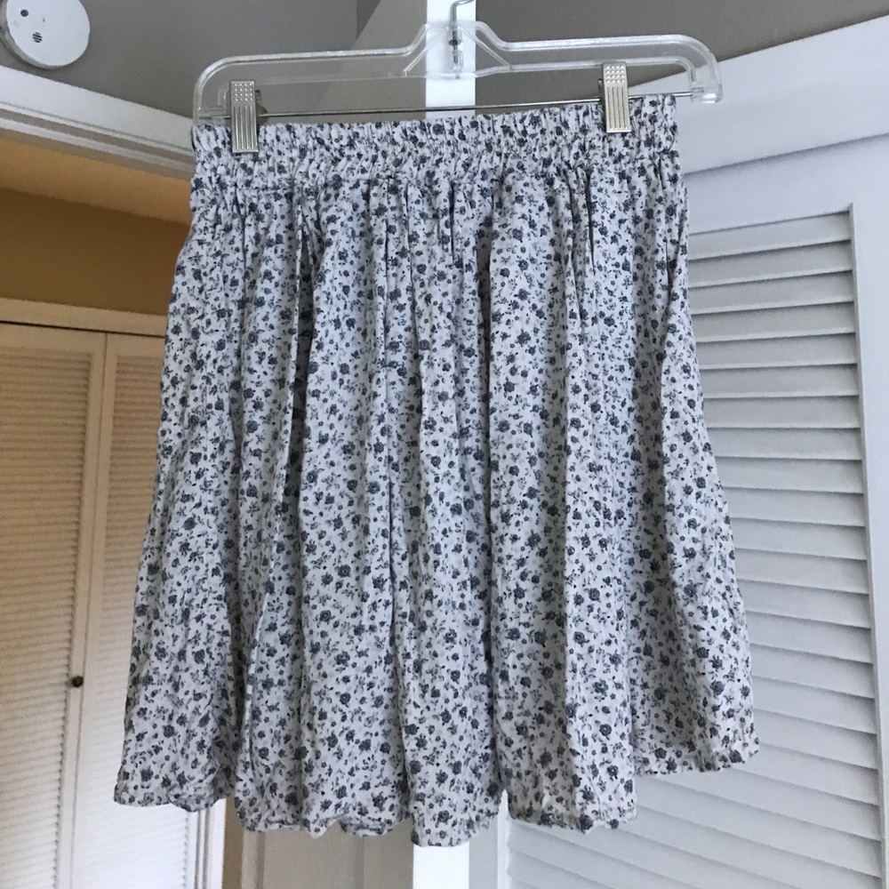 Classic Brandy Melville skirt