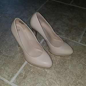 Elle beige platform heels