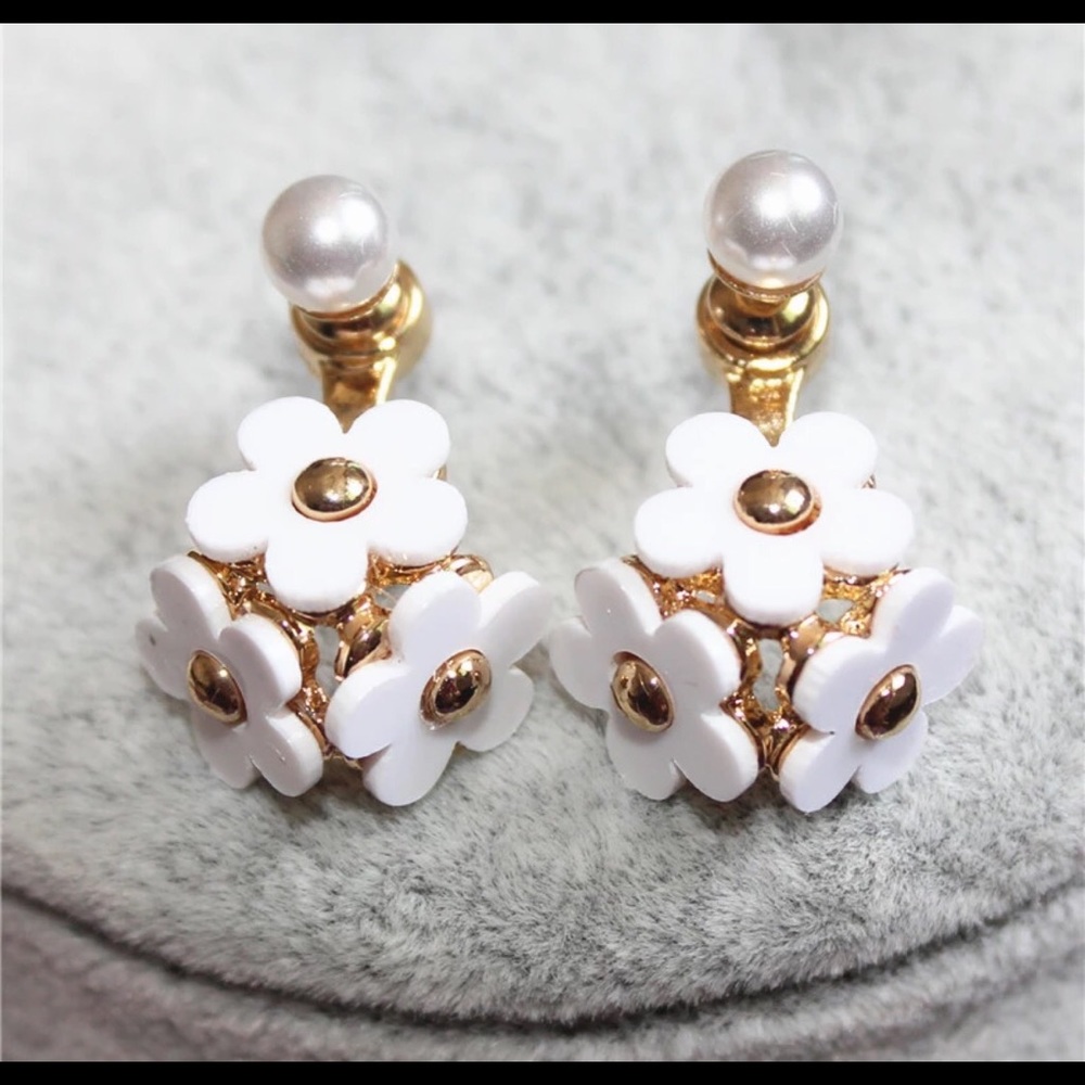 Pearl and Daisy Drop Earrings