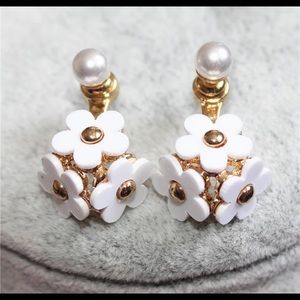 Pearl and Daisy Drop Earrings