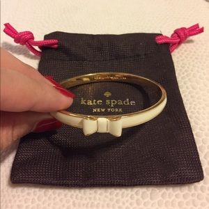 Kate Spade white Bow bangle! 💁🏼 EUC