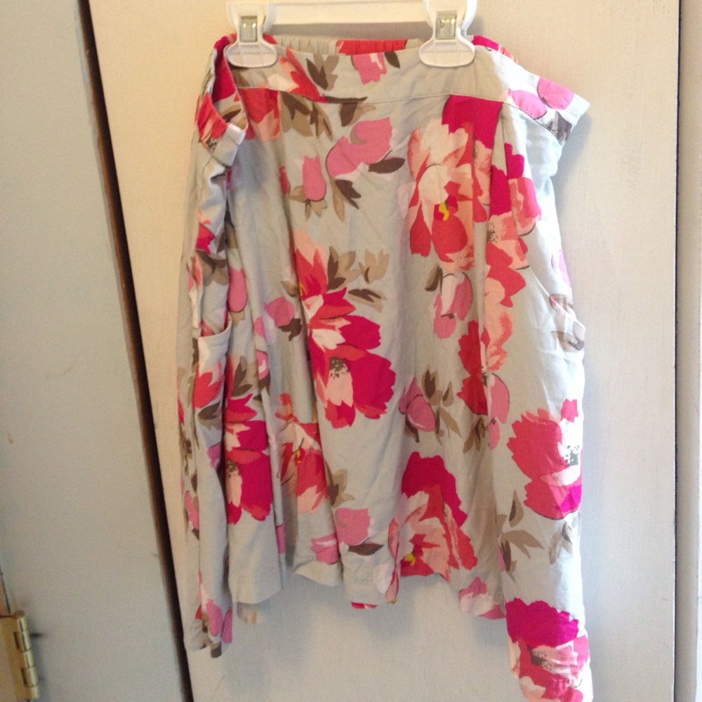 Old navy floral skirt