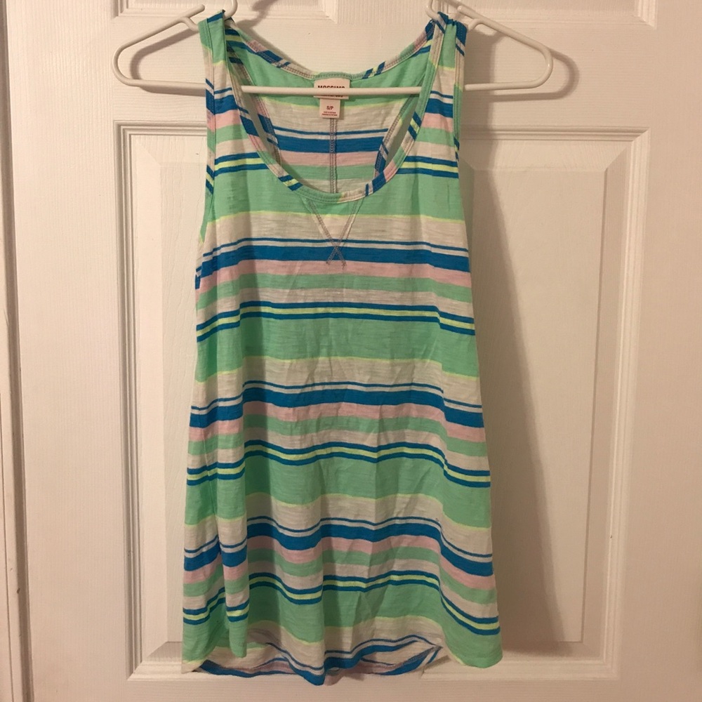 Nwot!!size small flowing tank.