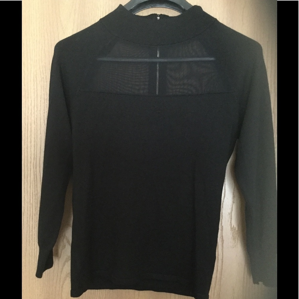 NWOT Women's long sleeves sweater-top