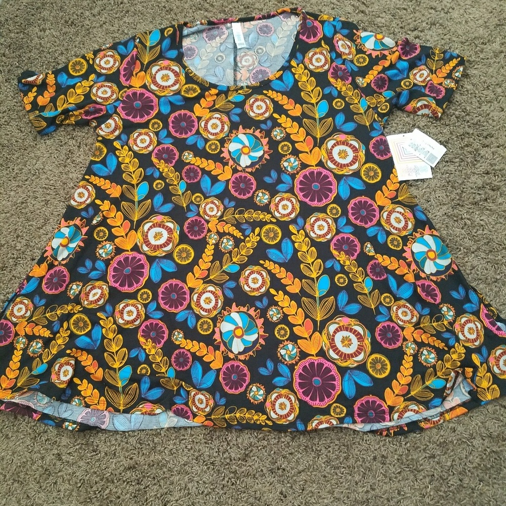 Brand new Lularoe perfect T
