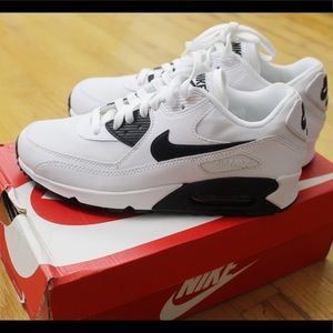 Make Offer- WMN's Nike Air Max 90 Essential