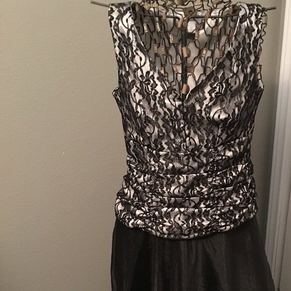 Evening gown with two tops. By Papēll Boutique. - Picture 4 of 7