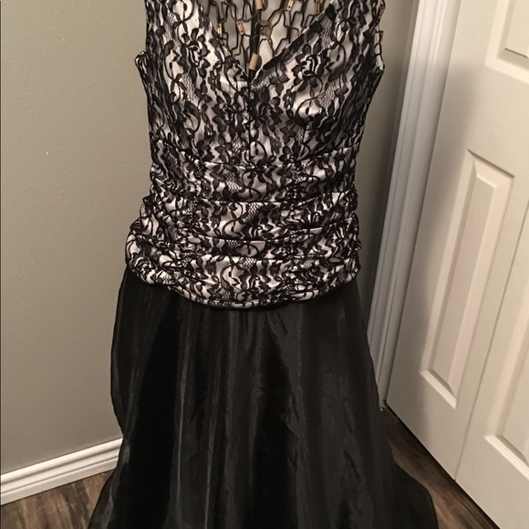 Evening gown with two tops. By Papēll Boutique. - Picture 6 of 7