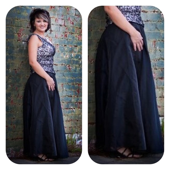 Evening gown with two tops. By Papēll Boutique. - Picture 7 of 7