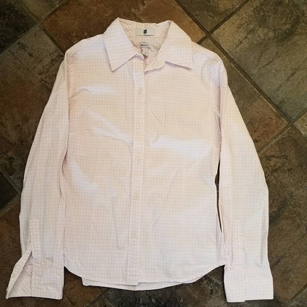 GAP White with pink button strech button up