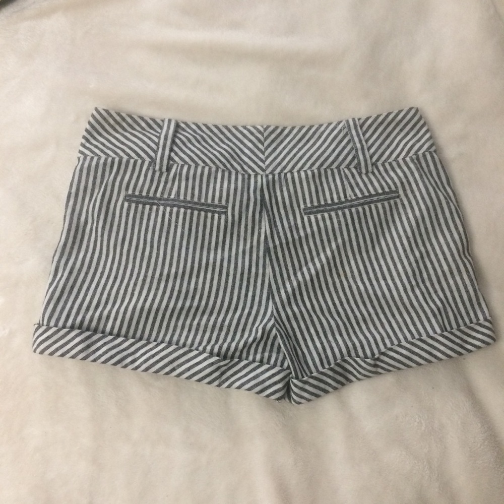 Shorts - Picture 2 of 3