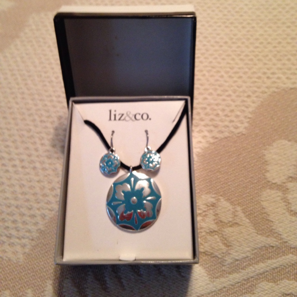Liz and Company necklace & earrings set NWT