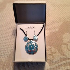 Liz and Company necklace & earrings set NWT