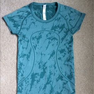 Lululemon flytech tshirt