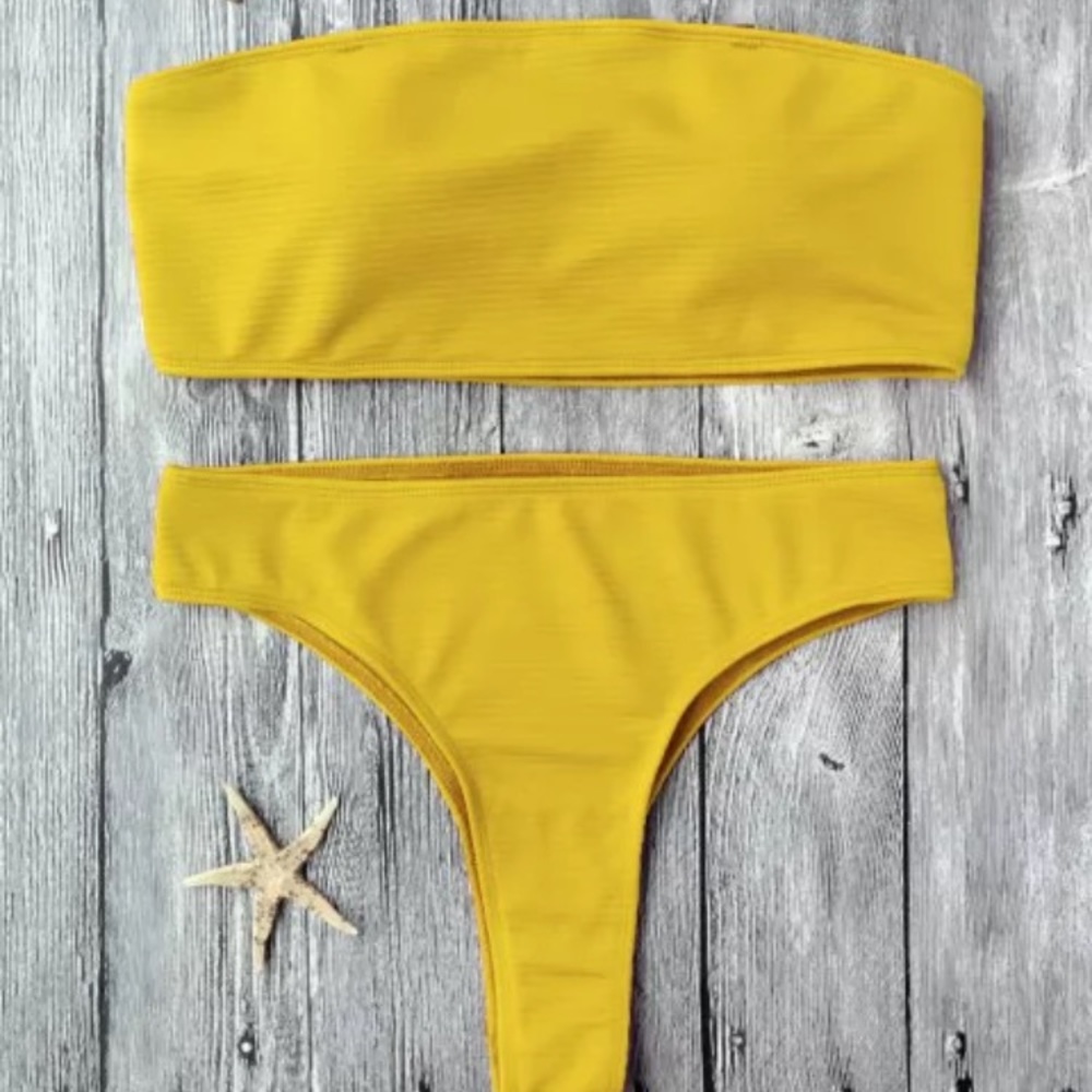 ❌🥀SOLD🥀⛔️Bandeau bikini set😙💫🌼✨