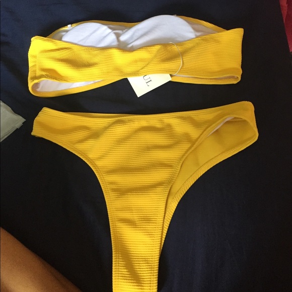 ❌🥀SOLD🥀⛔️Bandeau bikini set😙💫🌼✨ - Picture 4 of 5