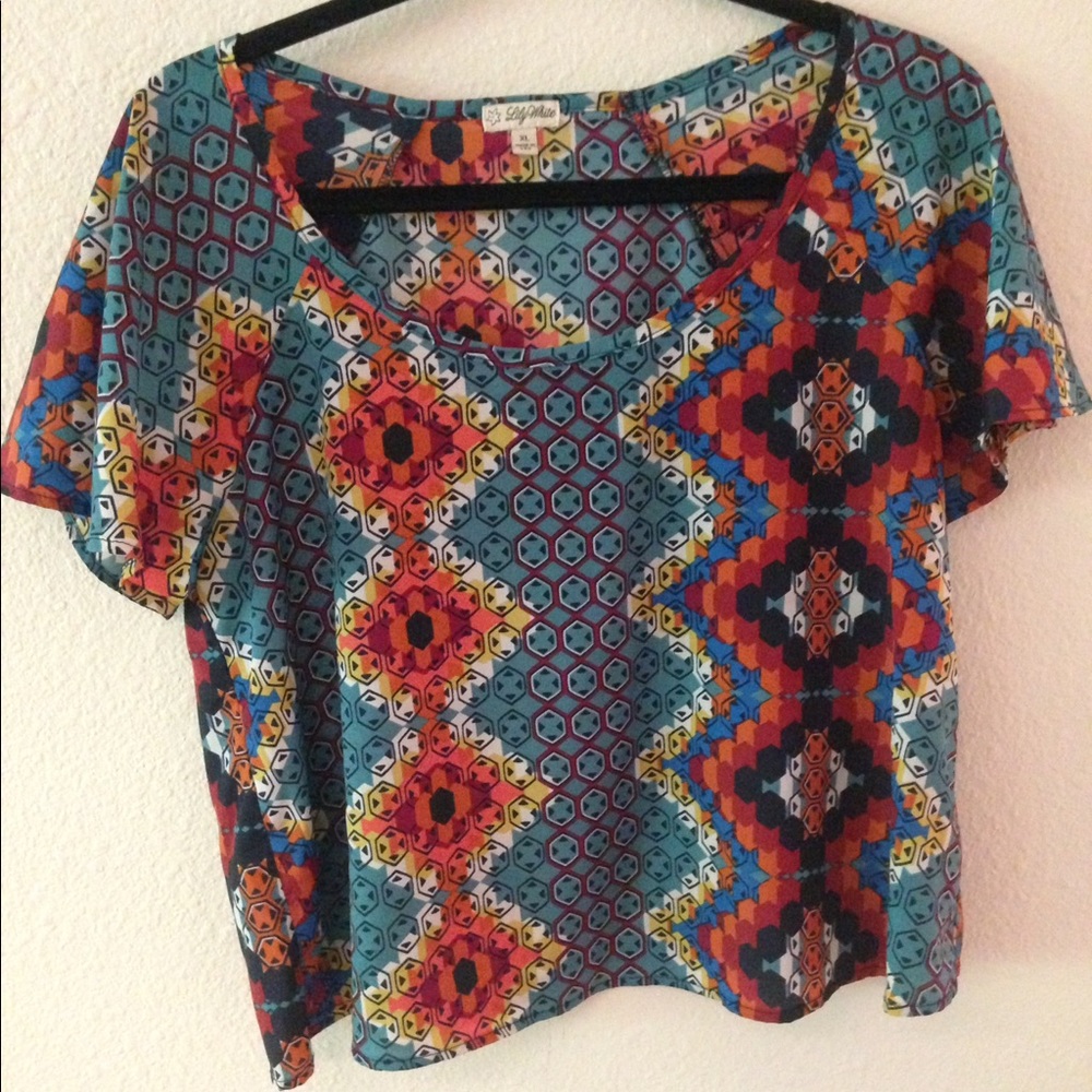 Multicolor patterned top