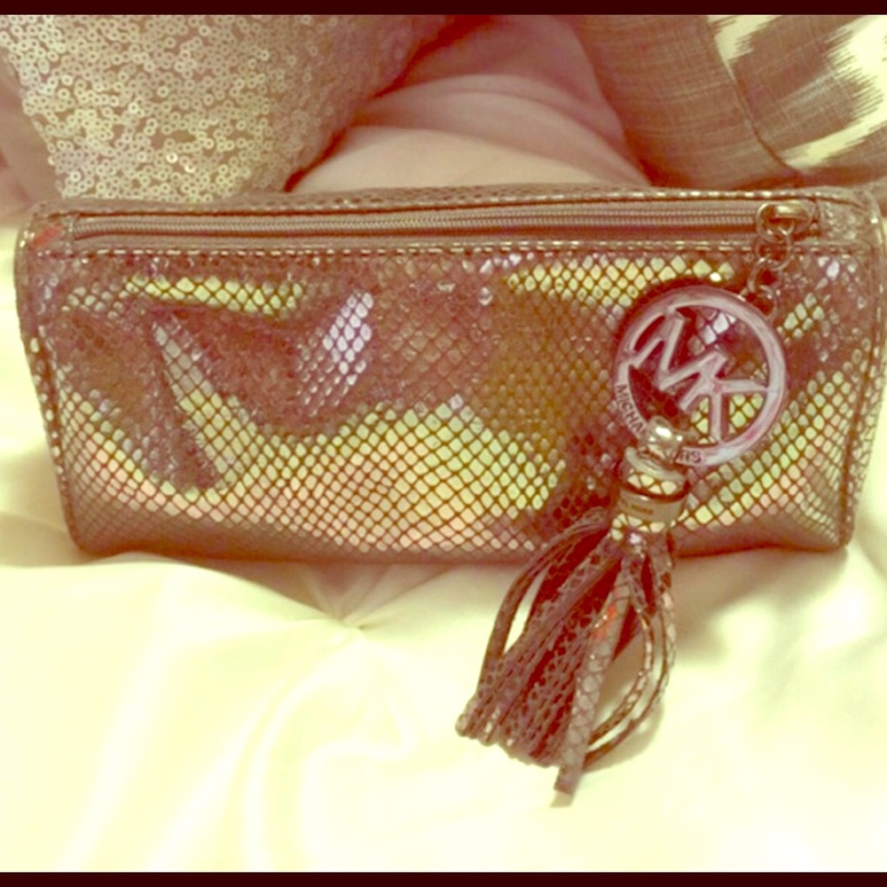 🖤SOLD LOCALLY🖤