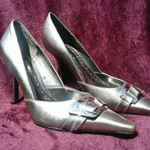 BCBG Girls Leather Silver Pointed Toe Heels 9.5