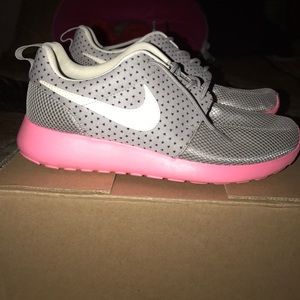 Womans Pink and gray nike roshes !!!