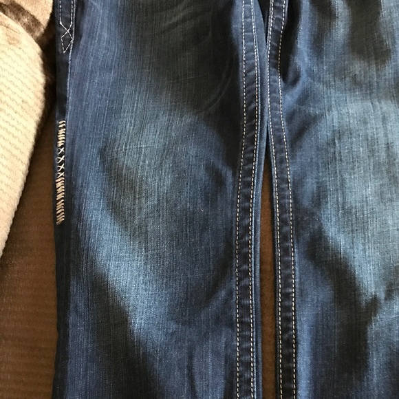Rock Revival Crop Jeans - Picture 3 of 3