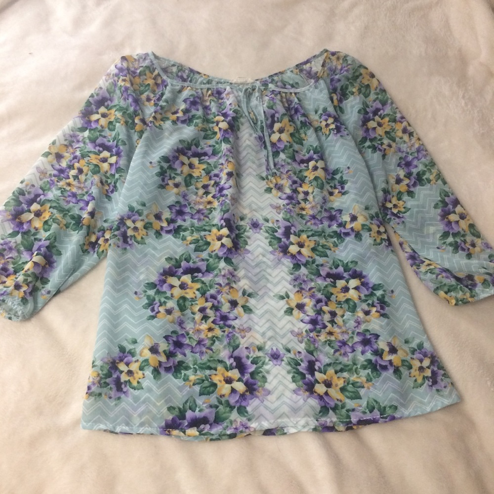 Floral Top - Picture 2 of 3