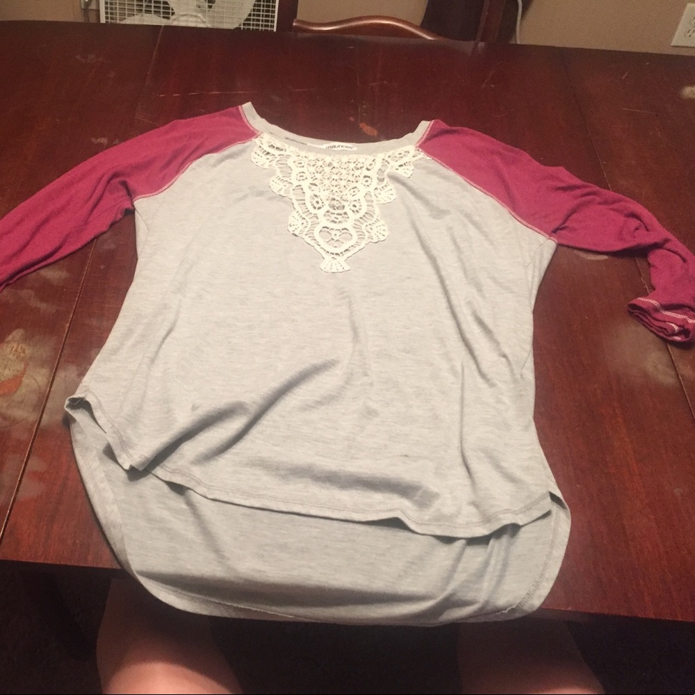 Grey top with lace details and maroon shelves.