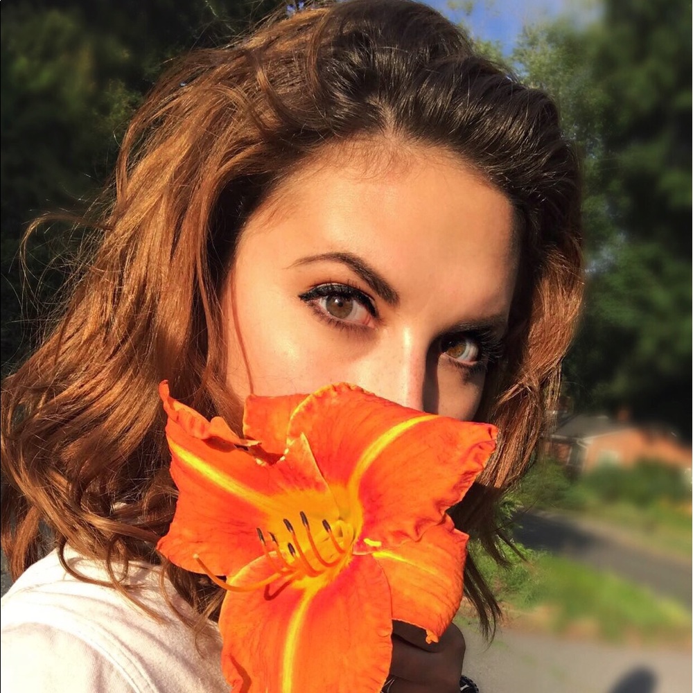 Hey my name is Victoria! 🌜🌸