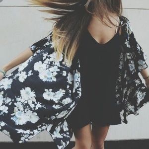 Brandy Melville Alexis floral kimono