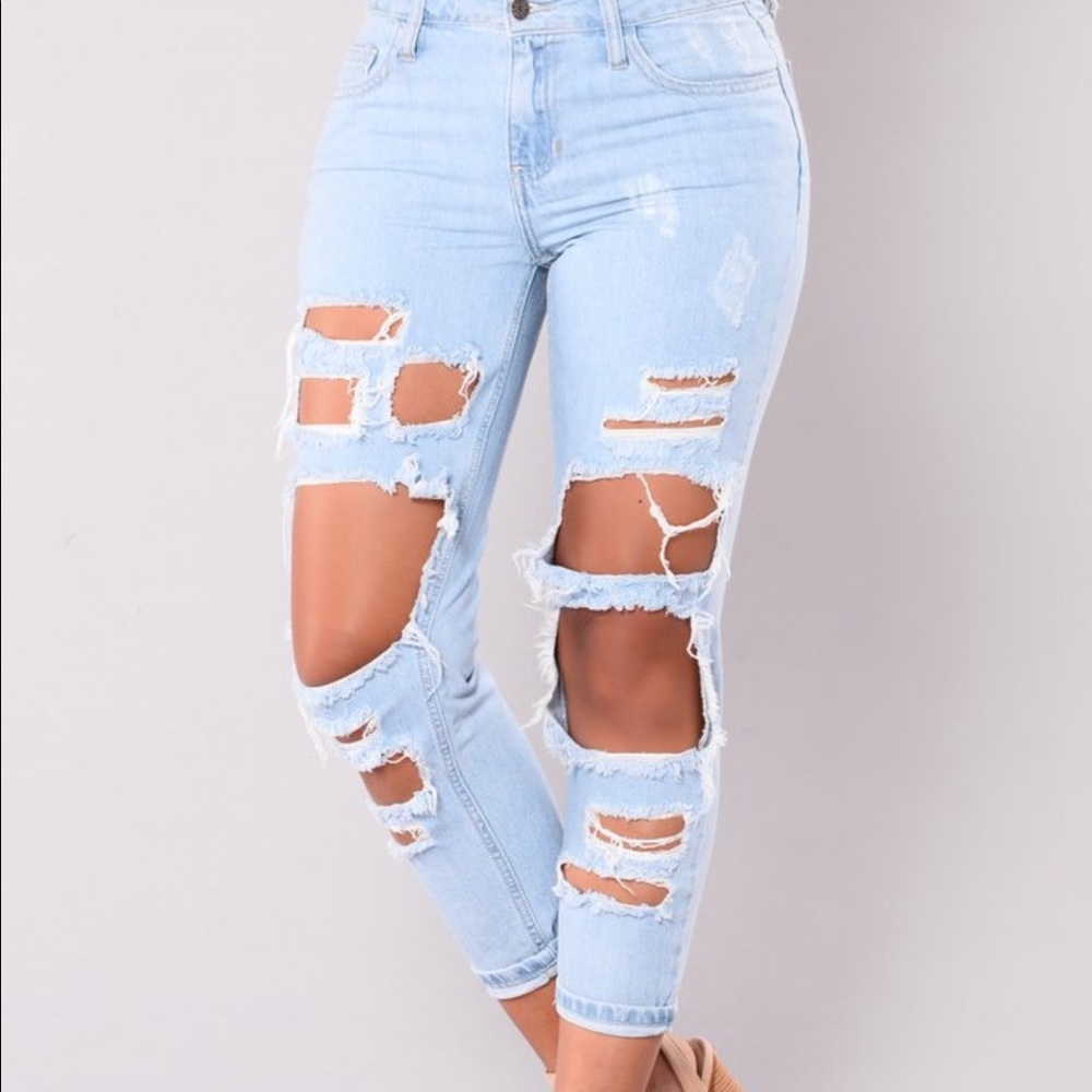 Fashion nova ripped jeans size 1