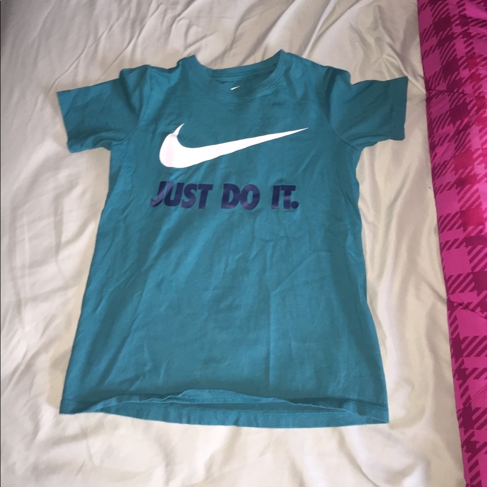 BOYS NIKE TEE