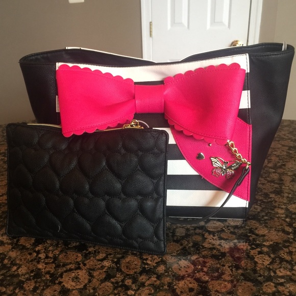 Betsey Johnson Handbags - fabulous BETSEY JOHNSON shopper w pouch Tote bag.