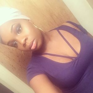 Meet your Posher, Carine