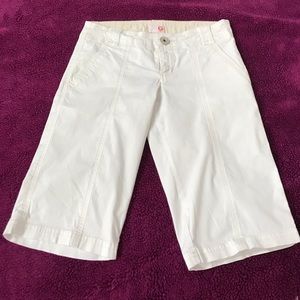 G by Guess white pedal pusher