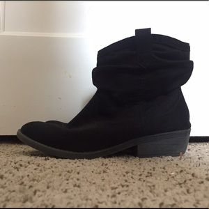 Faux Suede Short Black Booties
