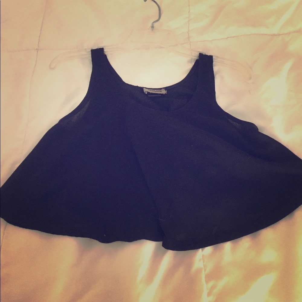 Fun loose flowwy black crop top