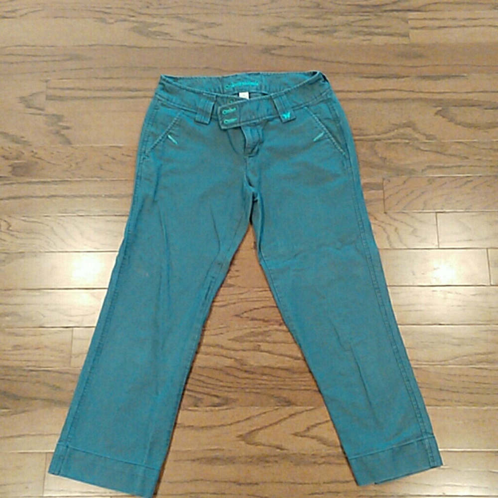 Like new super cute Aeropostale capris